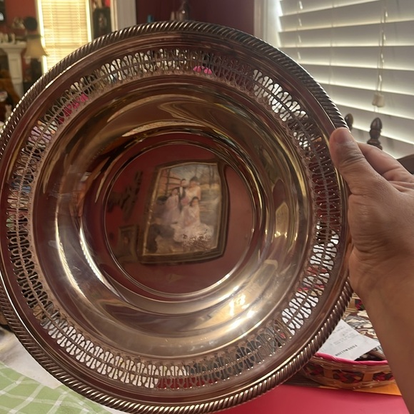 Vintage Round Silver Plated WM Rogers 835 Serving Bowl Filigree Design Edge - Picture 5 of 5